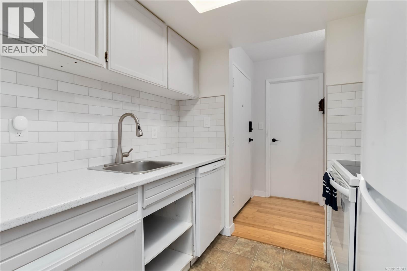 236 2930 Washington Avenue, Victoria