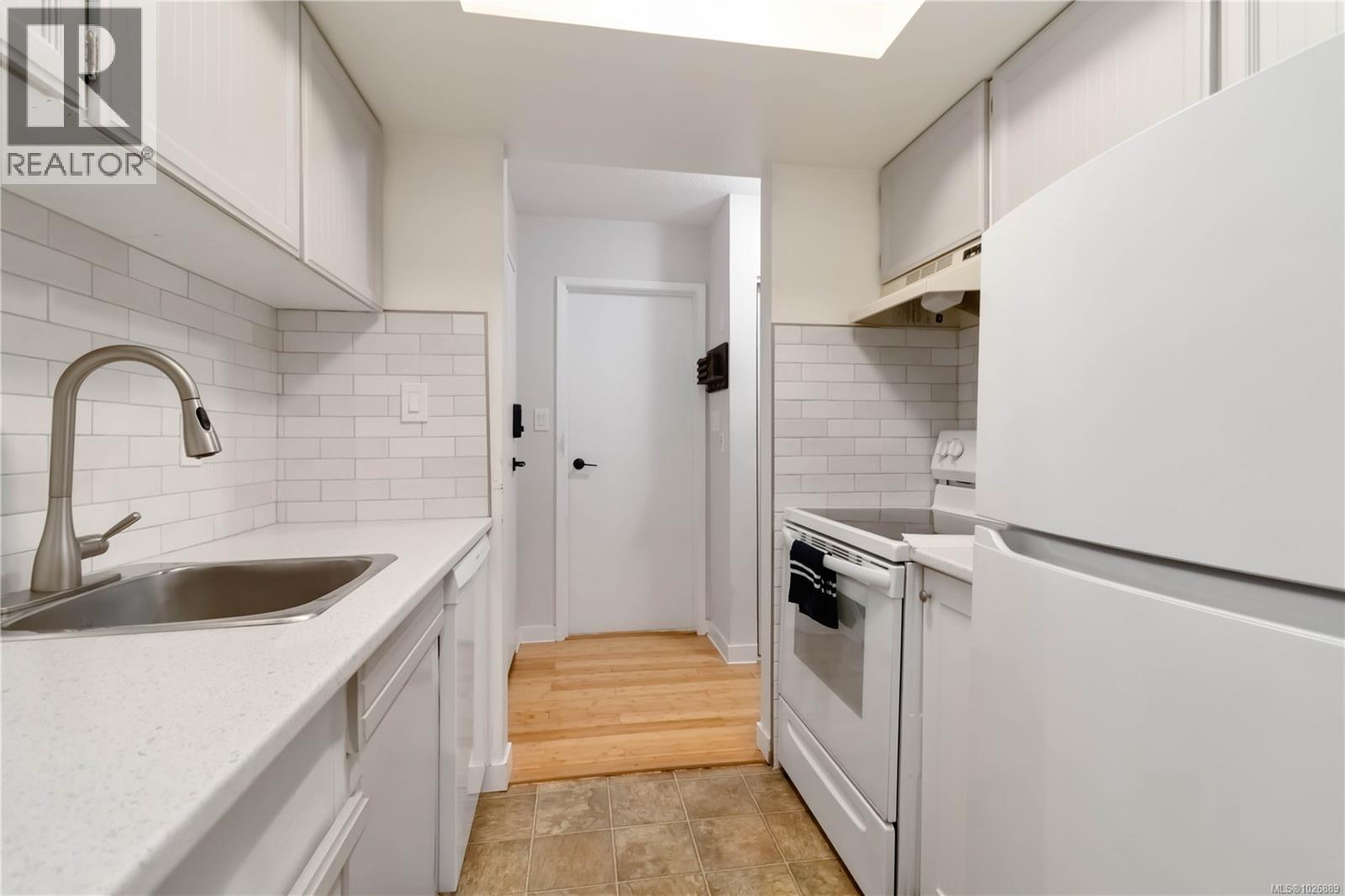 236 2930 Washington Avenue, Victoria