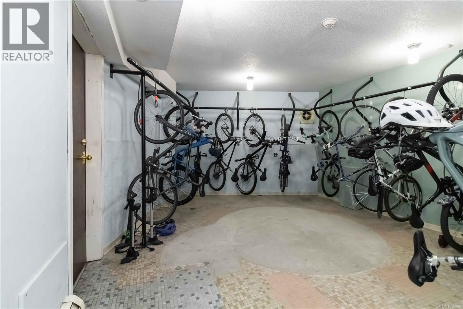 236 2930 Washington Avenue, Victoria