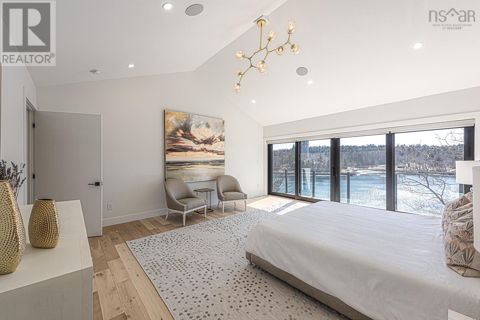 Property 22 of 49 of 1160 Rockcliffe Street