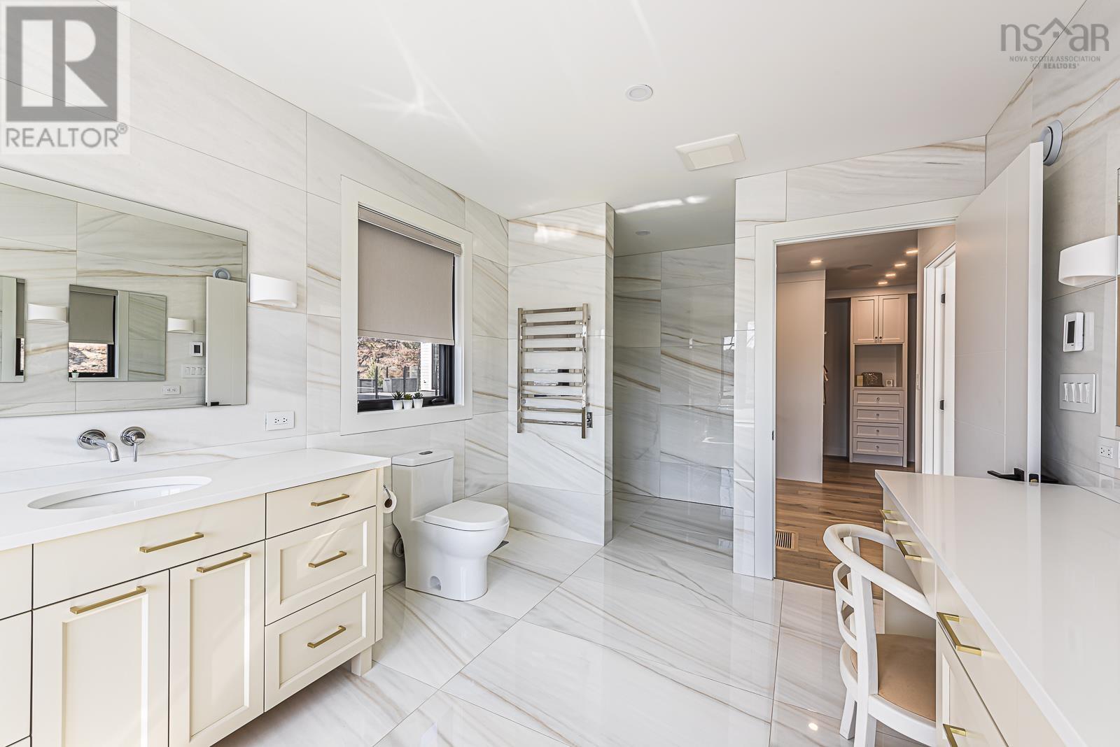 Property 27 of 49 of 1160 Rockcliffe Street