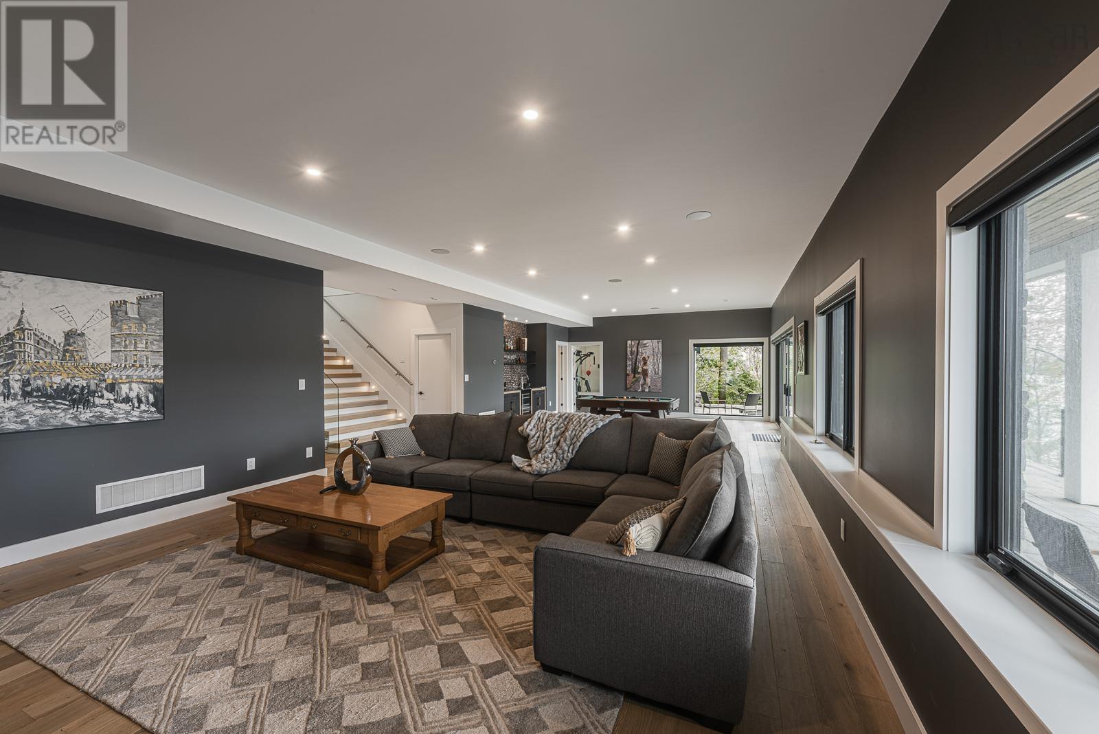 Property 36 of 49 of 1160 Rockcliffe Street