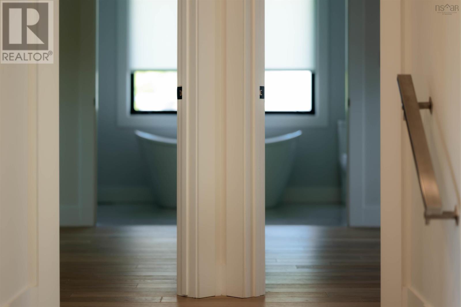 Property 34 of 49 of 1160 Rockcliffe Street