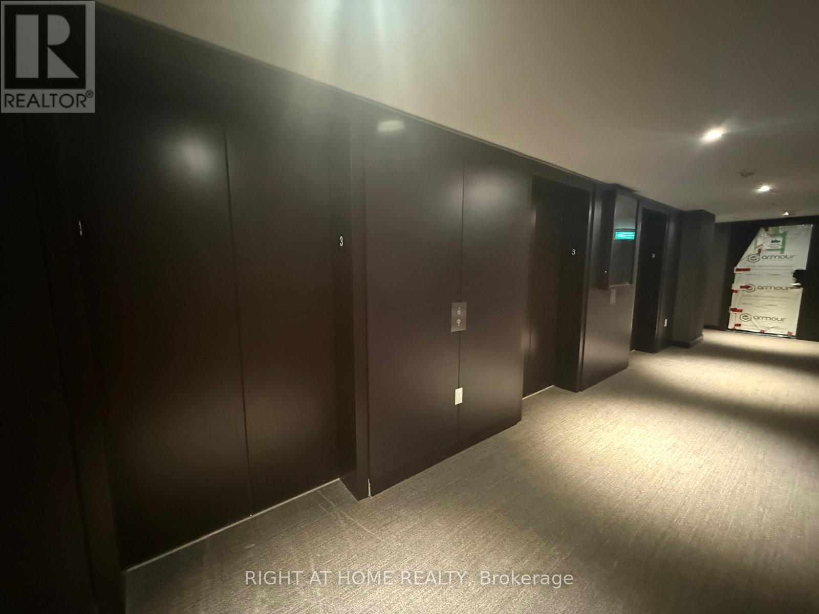 311 - 448 BURNHAMTHORPE ROAD W - Photo 2 of 31, Mississauga (City Centre), Ontario