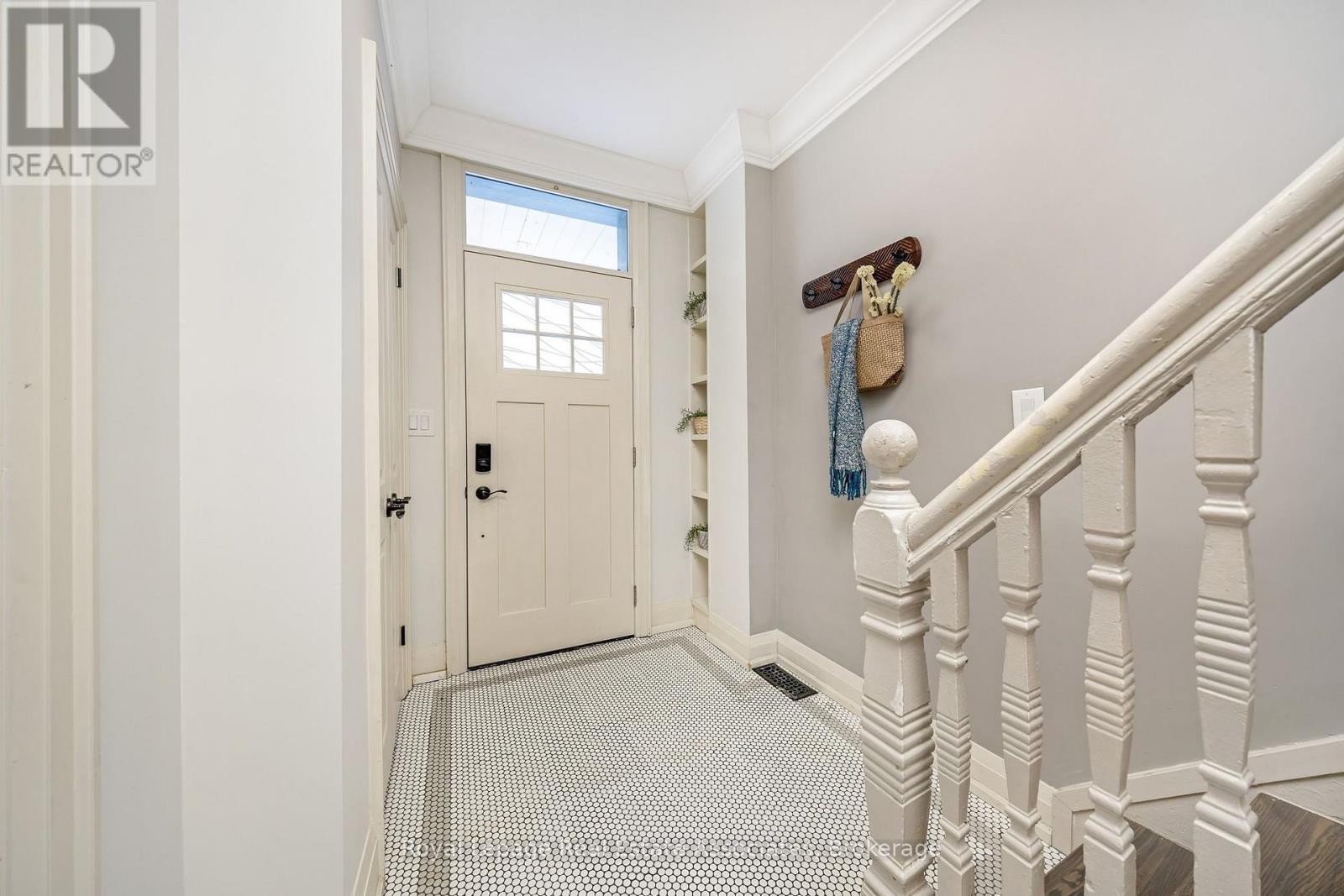 136 POPLAR AVENUE - Photo 3 of 32, Halton Hills (AC Acton), Ontario