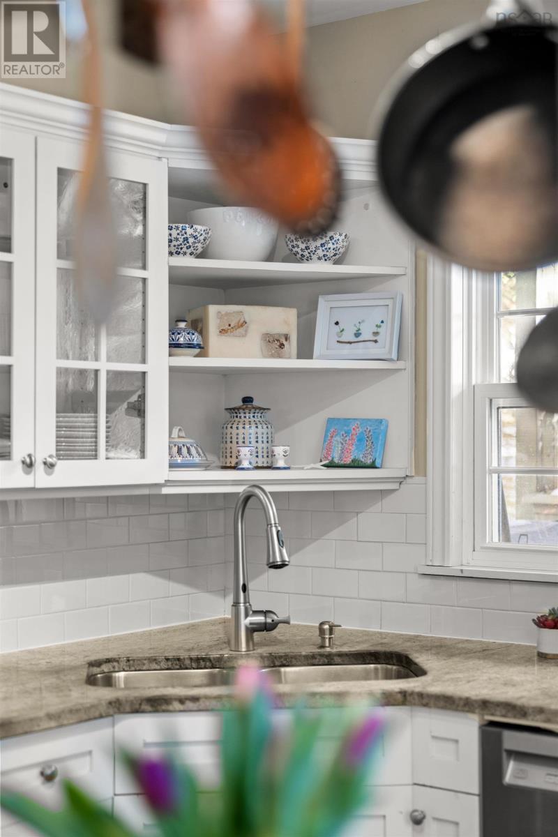 Property 21 of 49 of 5742 Victoria Road