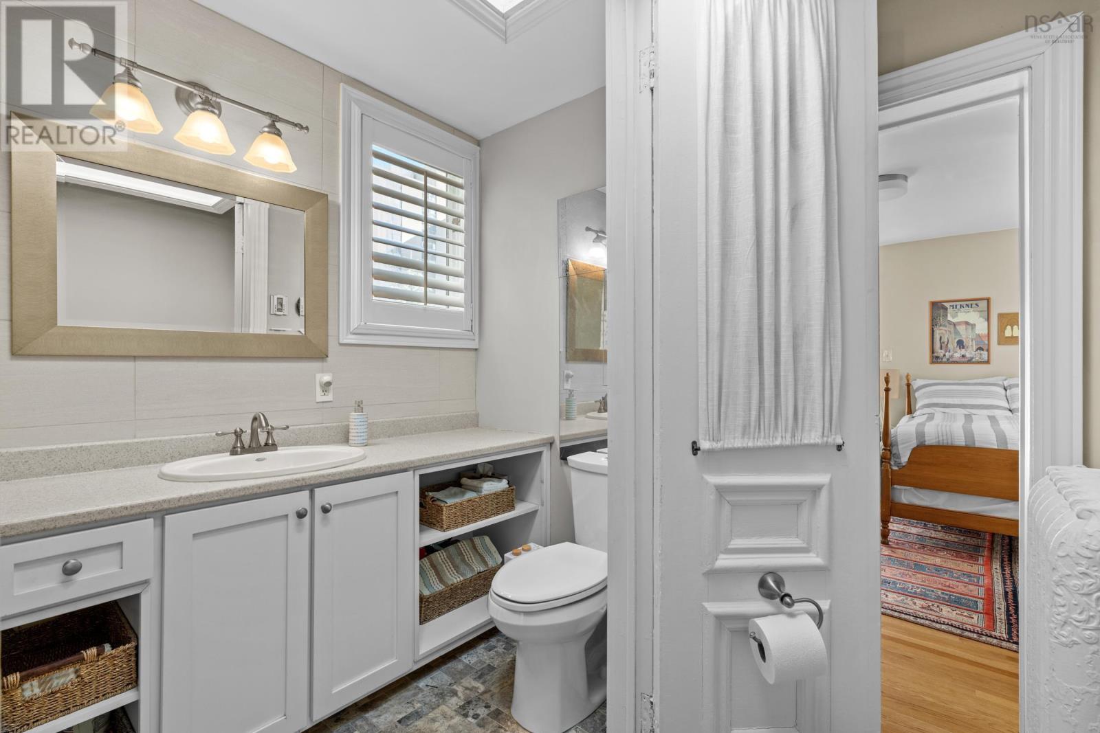 Property 42 of 49 of 5742 Victoria Road