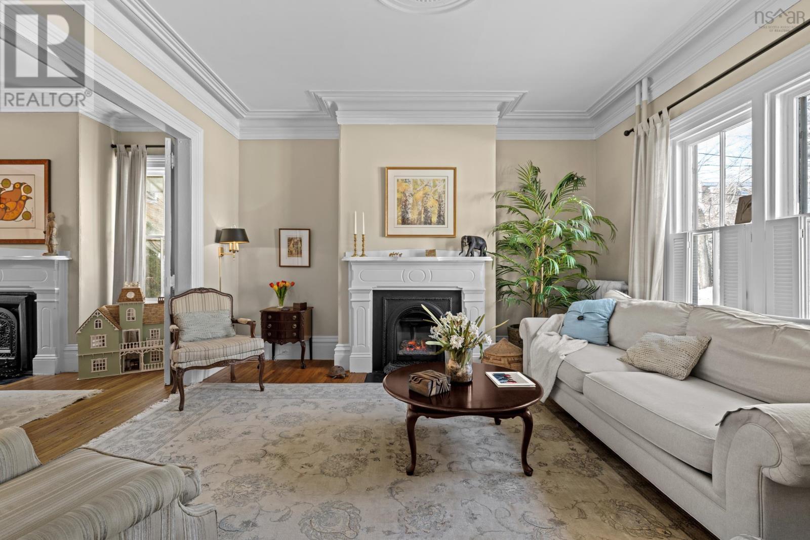 Property 9 of 49 of 5742 Victoria Road