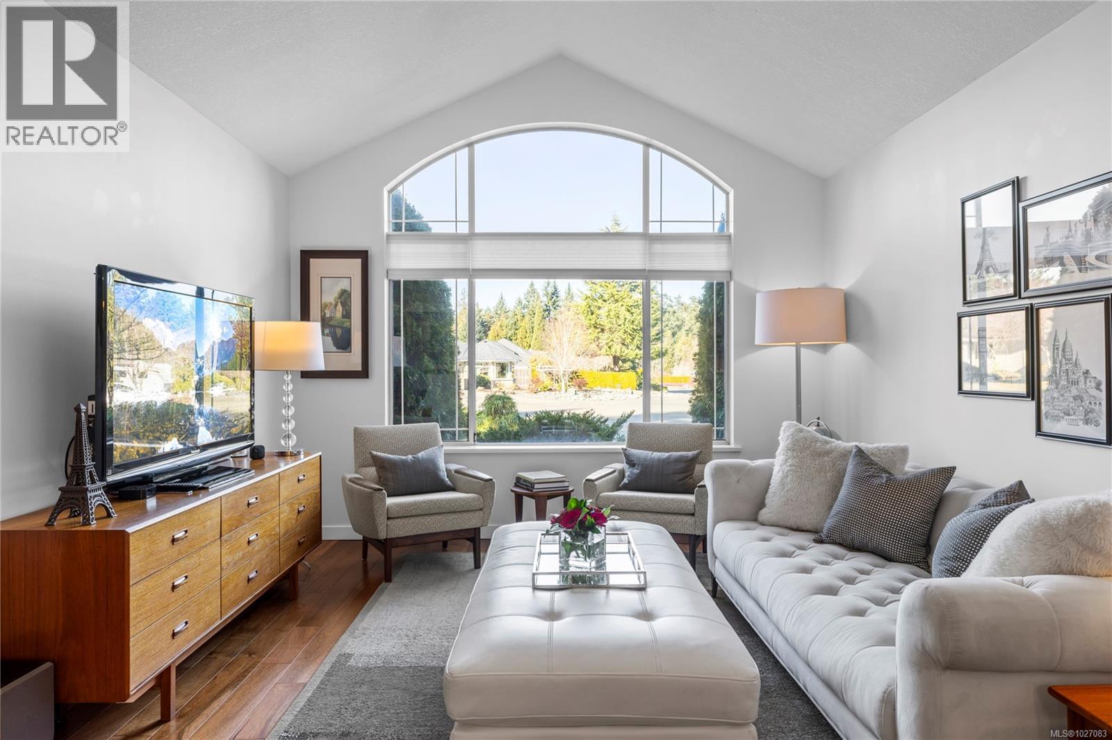 745 REDWOOD DR - Image 3