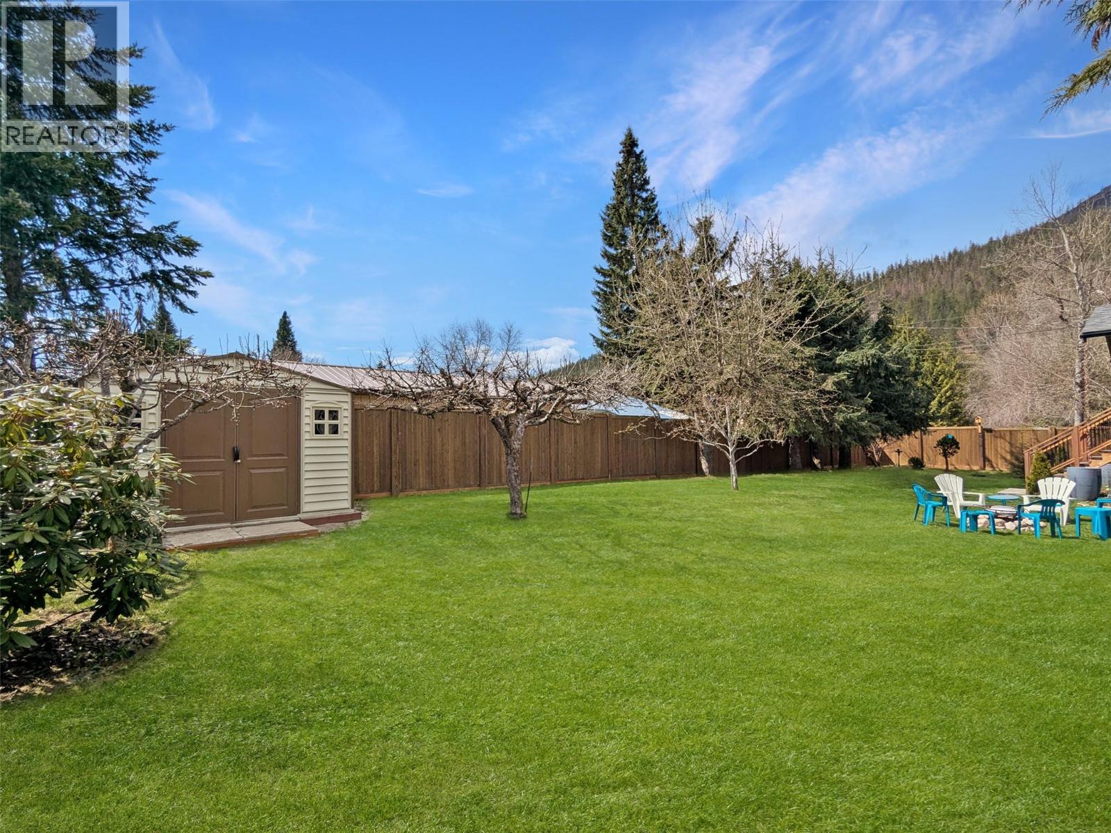 303 DELANY Avenue, Slocan