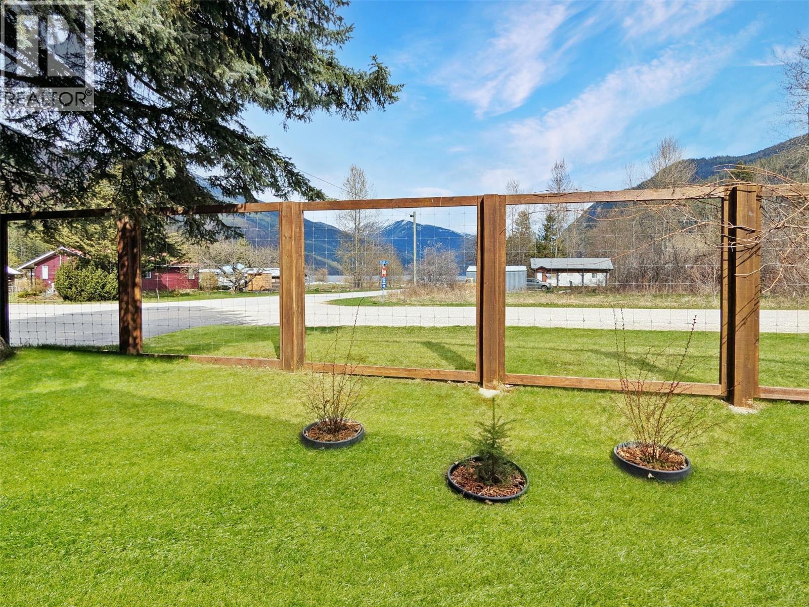 303 DELANY Avenue, Slocan