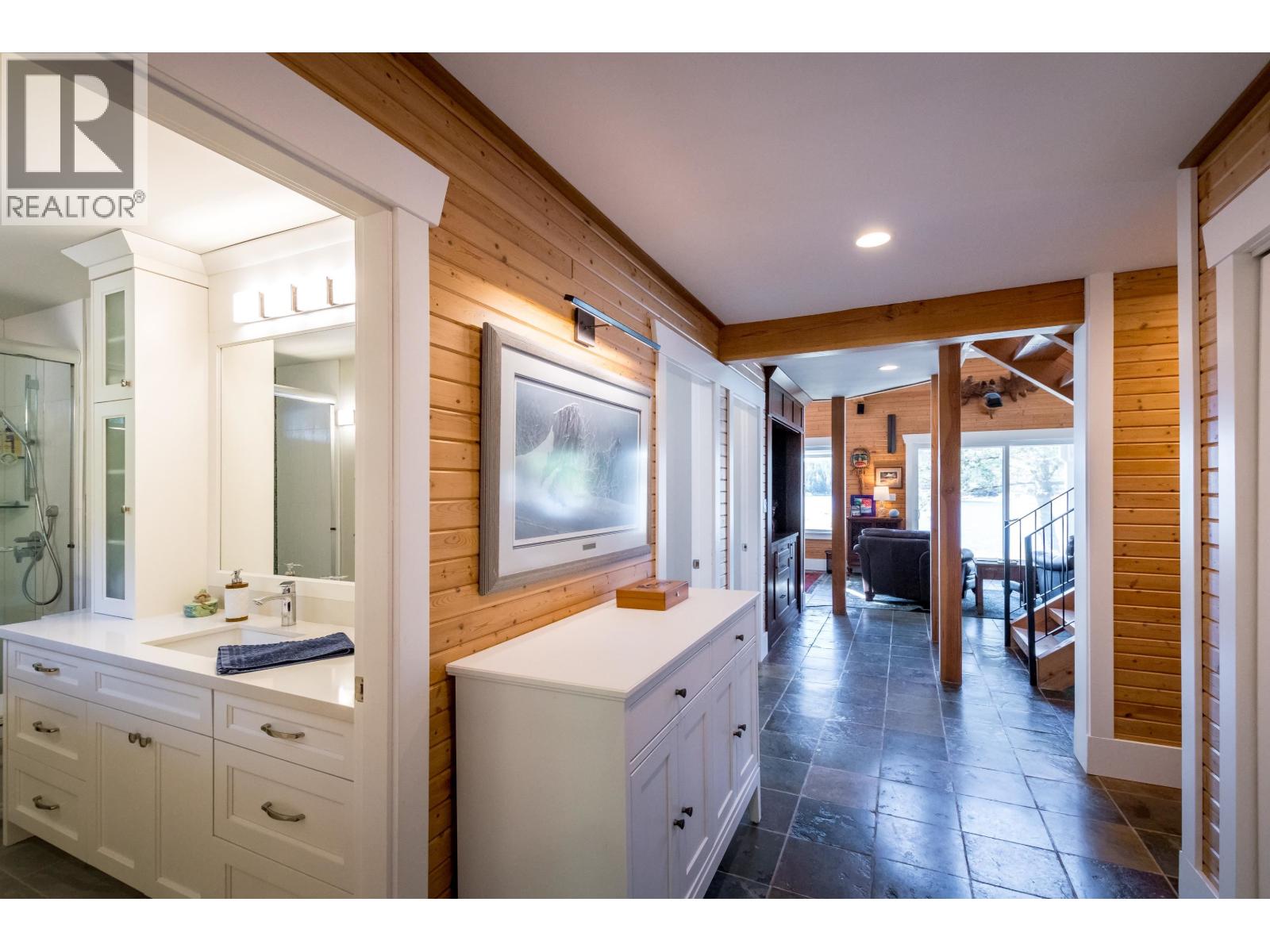 DL6129 NELSON ISLAND, Pender Harbour