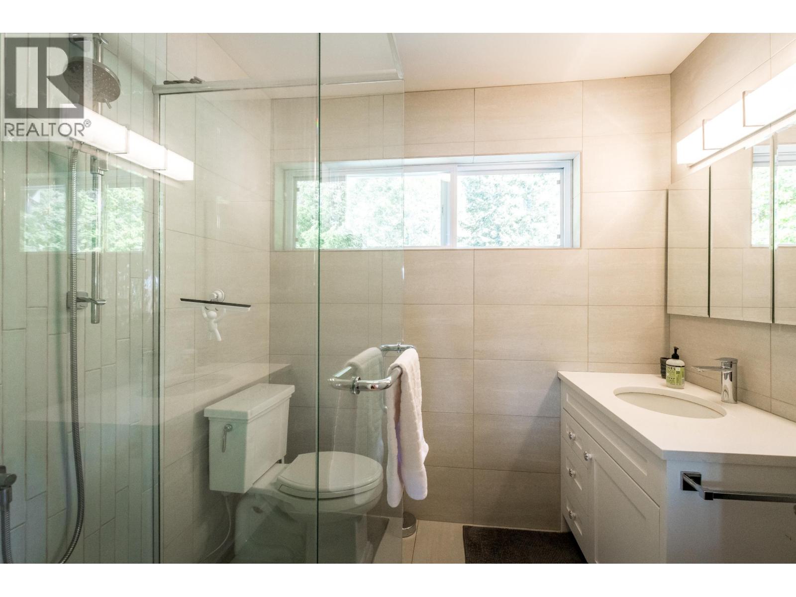 DL6129 NELSON ISLAND, Pender Harbour