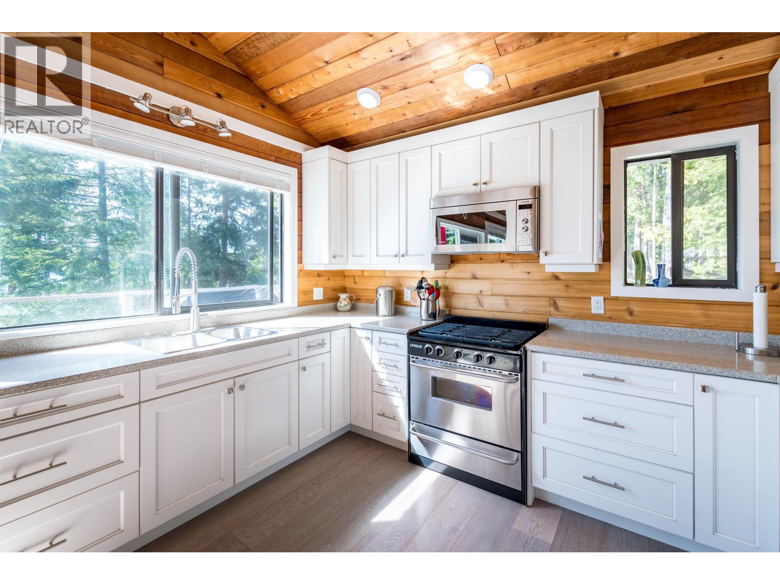 DL6129 NELSON ISLAND, Pender Harbour