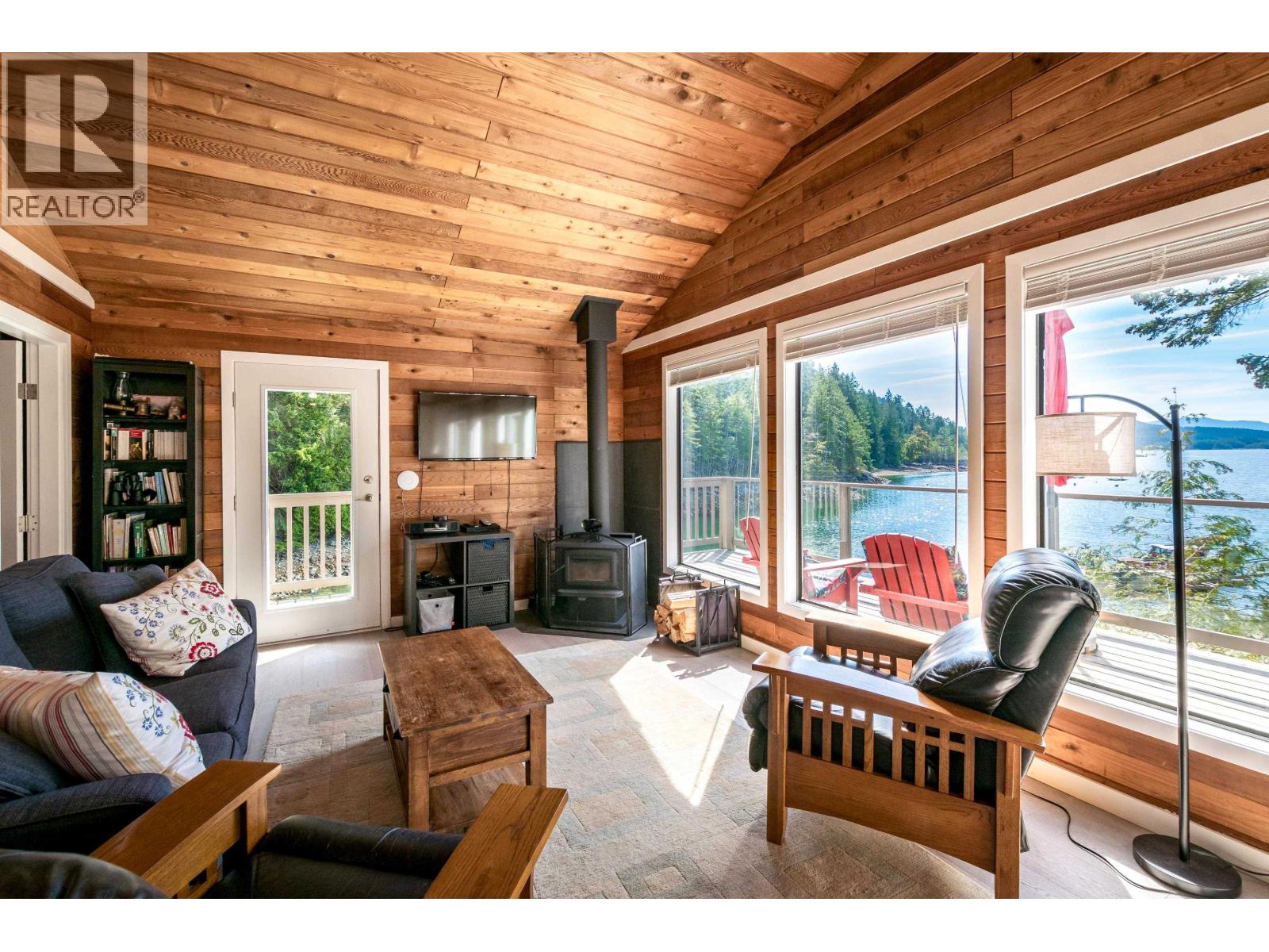 DL6129 NELSON ISLAND, Pender Harbour