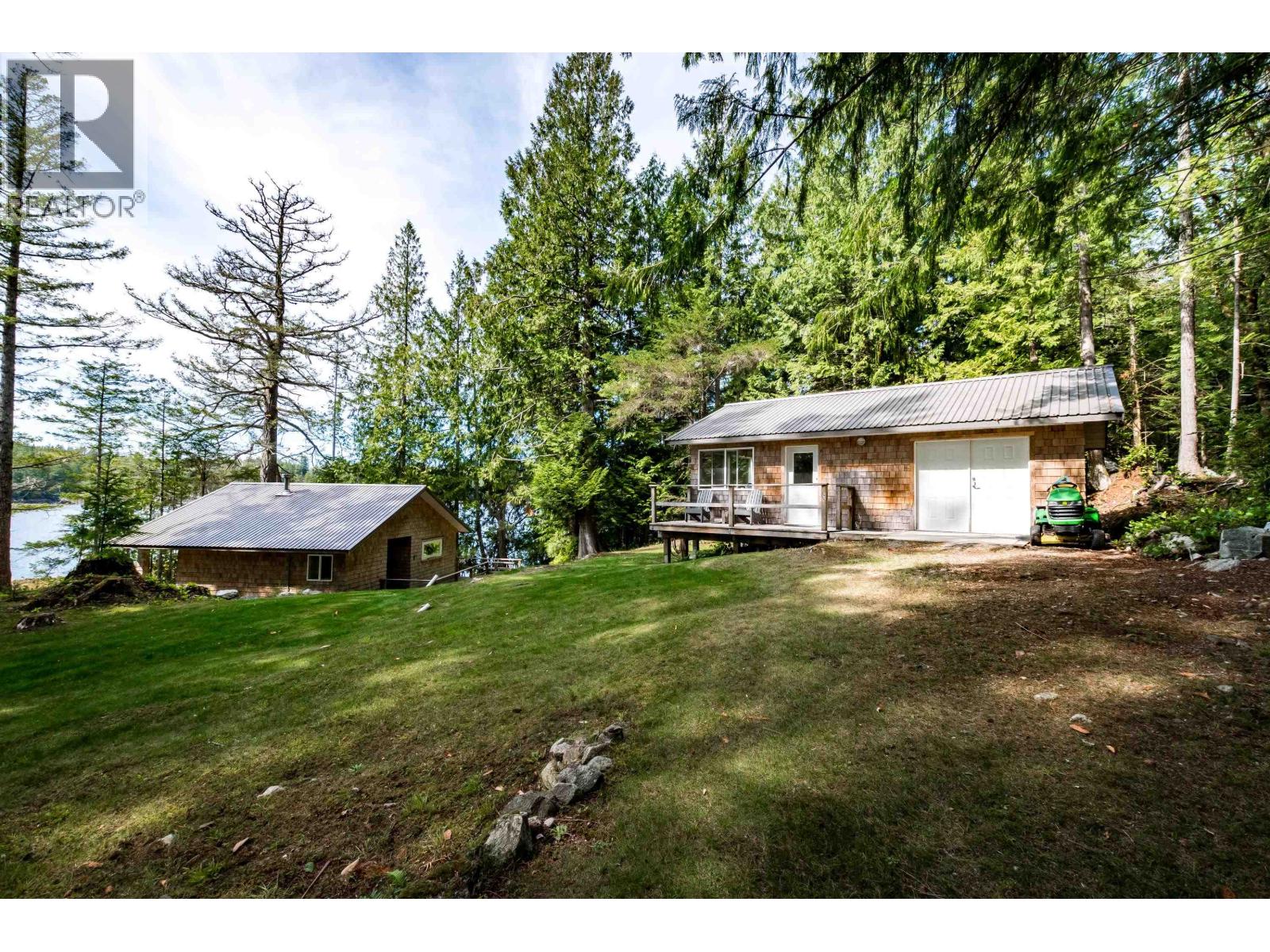 DL6129 NELSON ISLAND, Pender Harbour