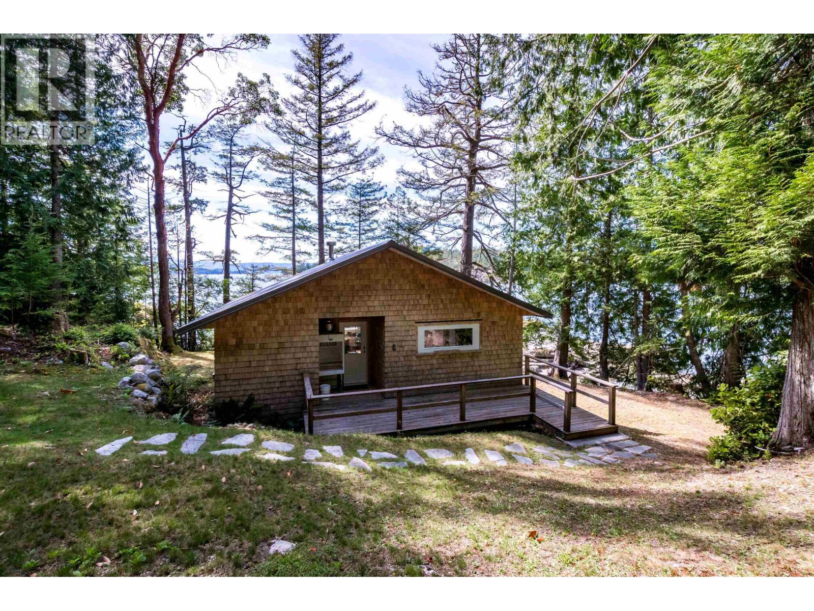 DL6129 NELSON ISLAND, Pender Harbour