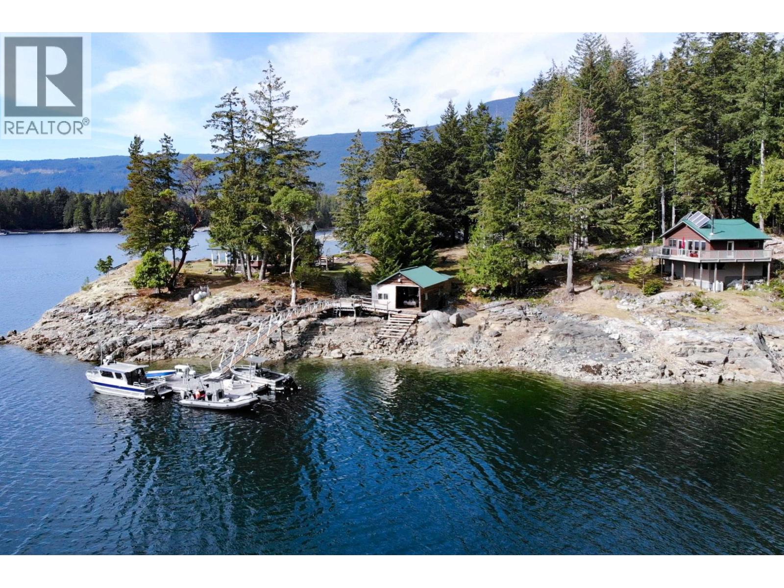 DL6129 NELSON ISLAND, Pender Harbour