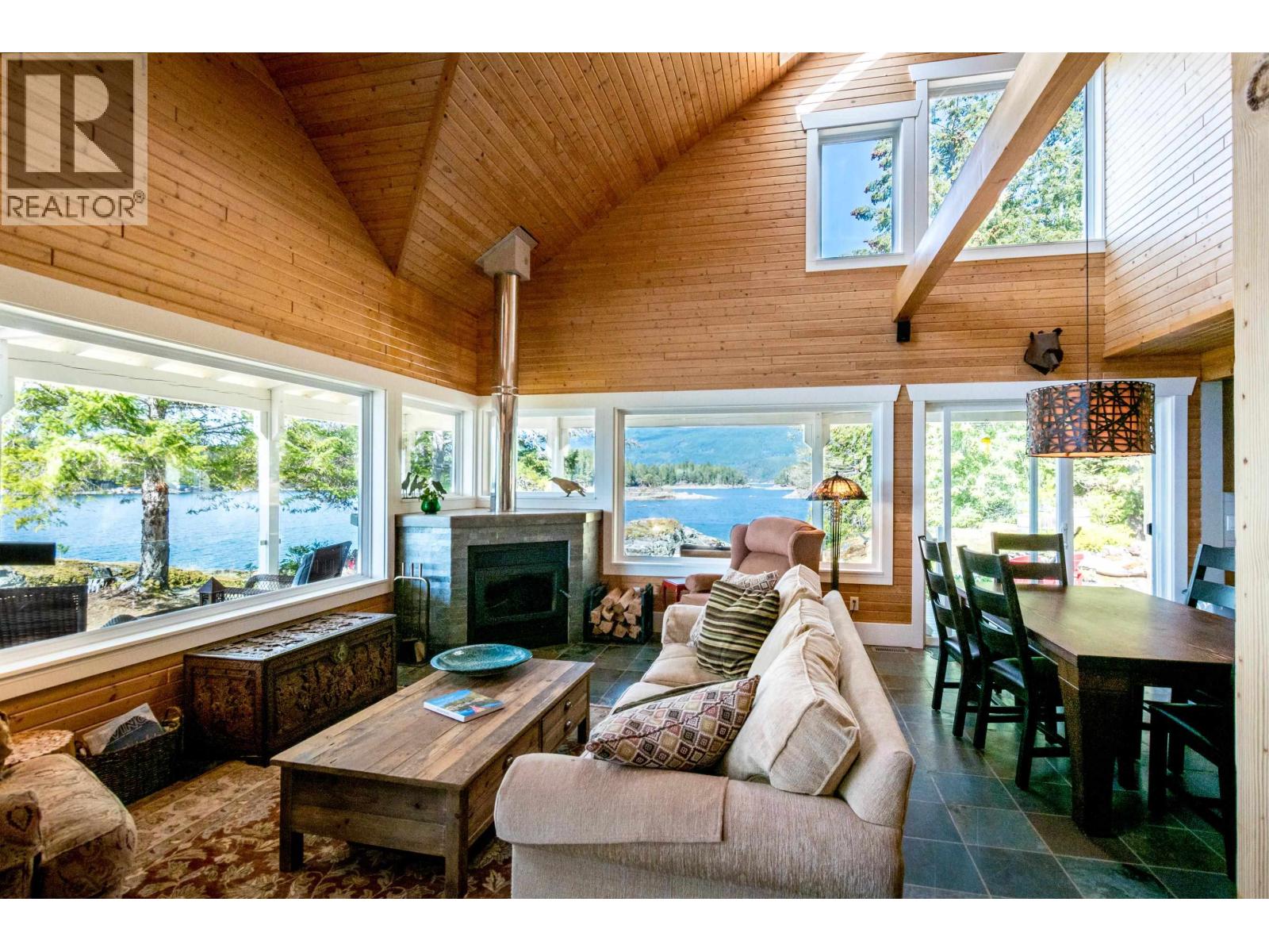 DL6129 NELSON ISLAND, Pender Harbour