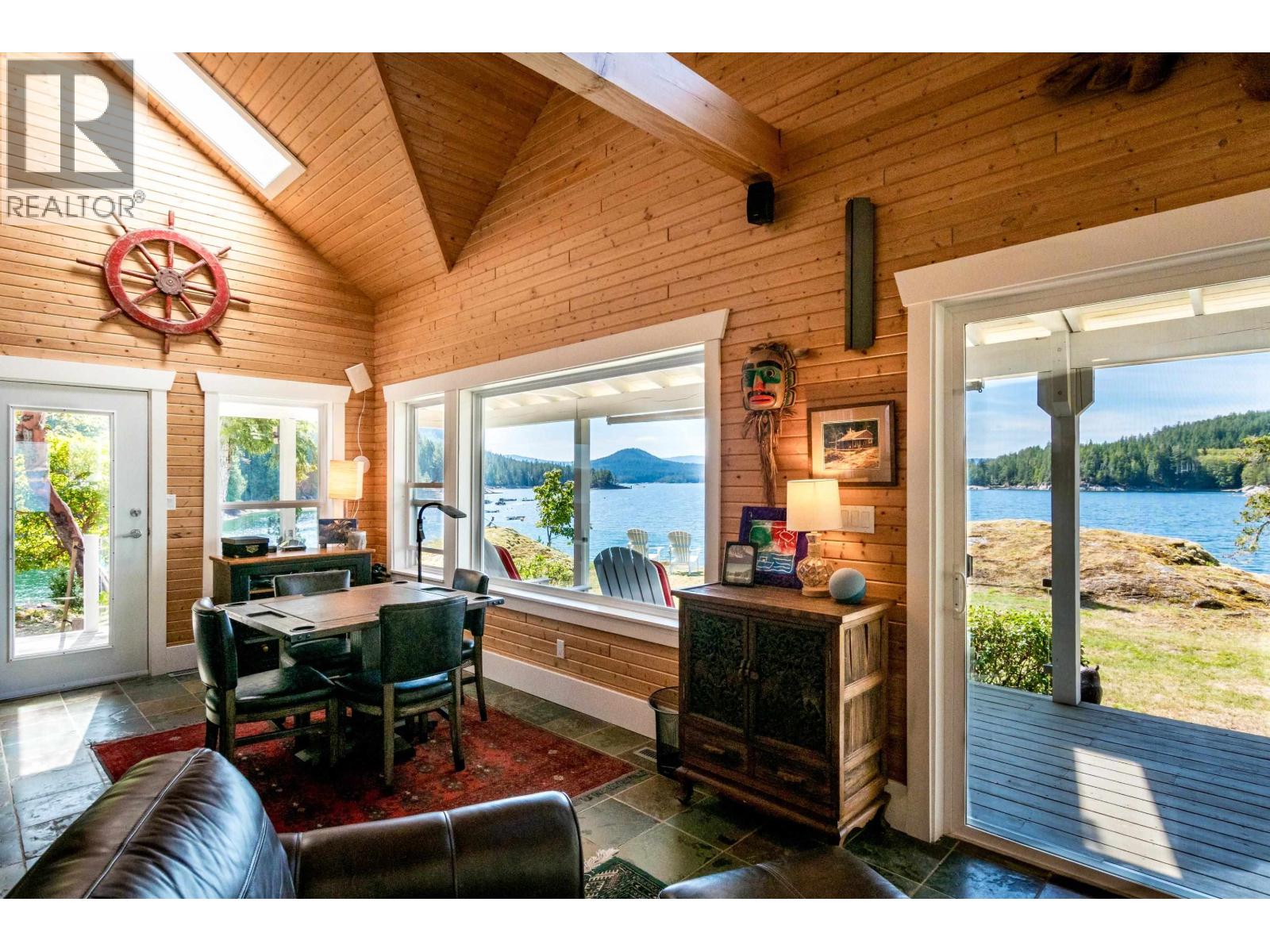 DL6129 NELSON ISLAND, Pender Harbour