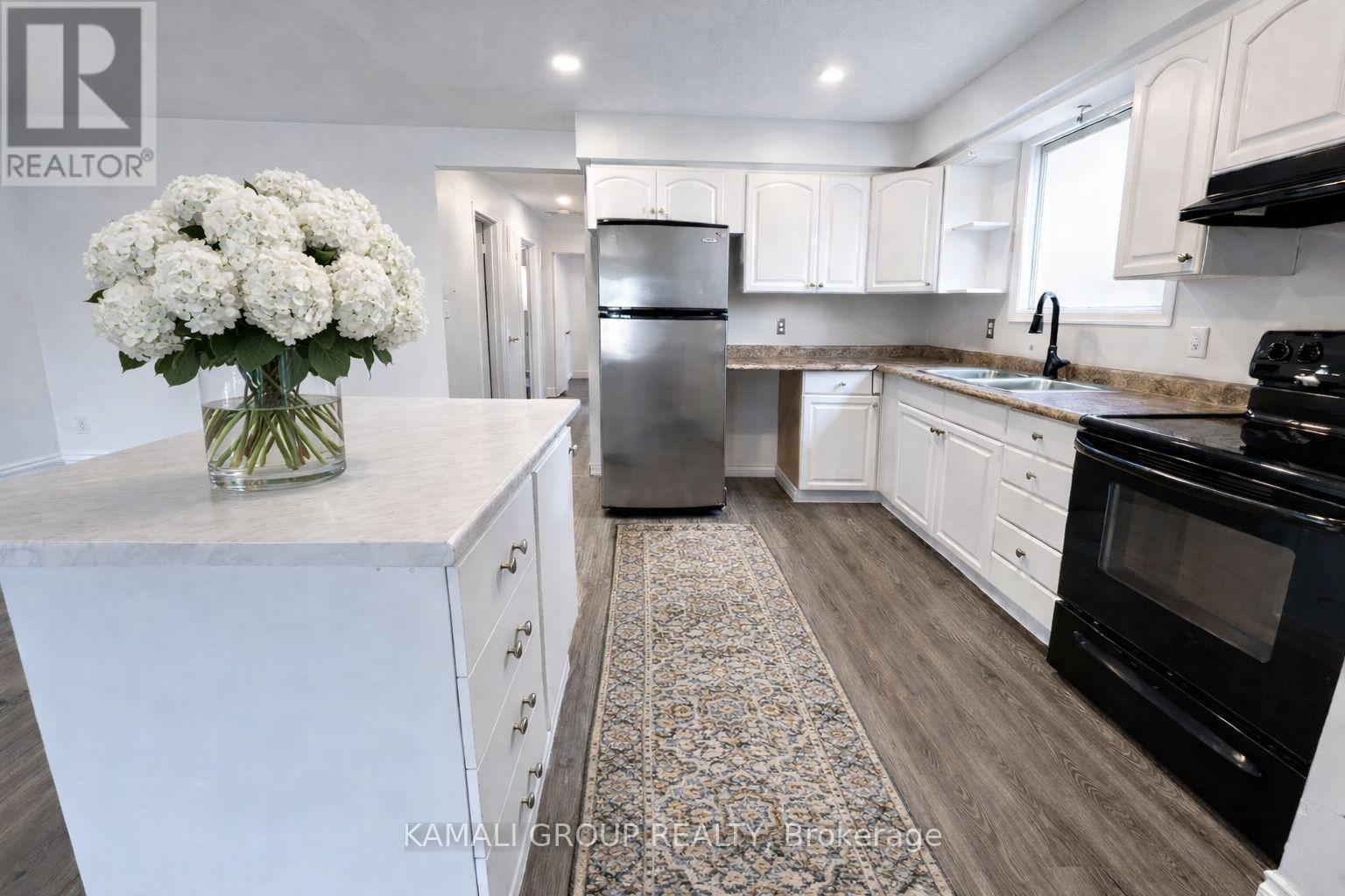 MAIN - 38 MAYFAIR DRIVE - Photo 4 of 16, Welland (Broadway), Ontario