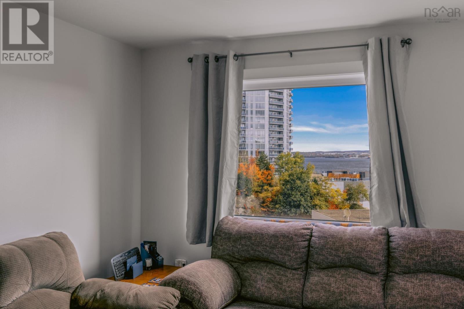 Property 14 of 41 of 216 45 Vimy Avenue