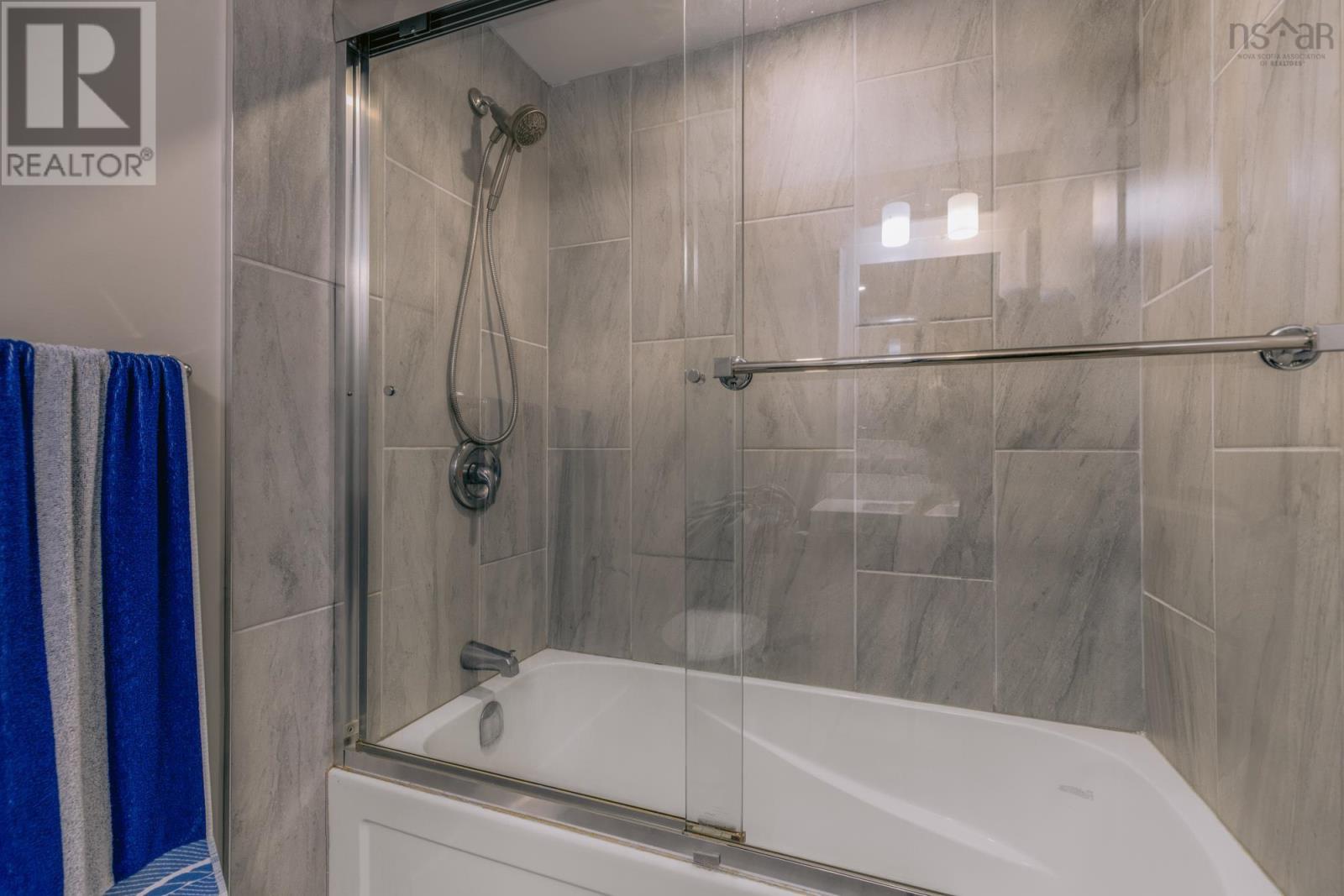 Property 27 of 41 of 216 45 Vimy Avenue