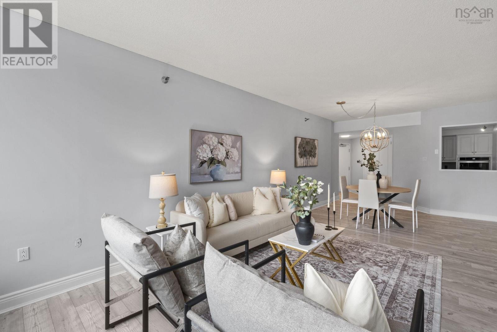 Property 14 of 50 of 702 1465 Brenton Street