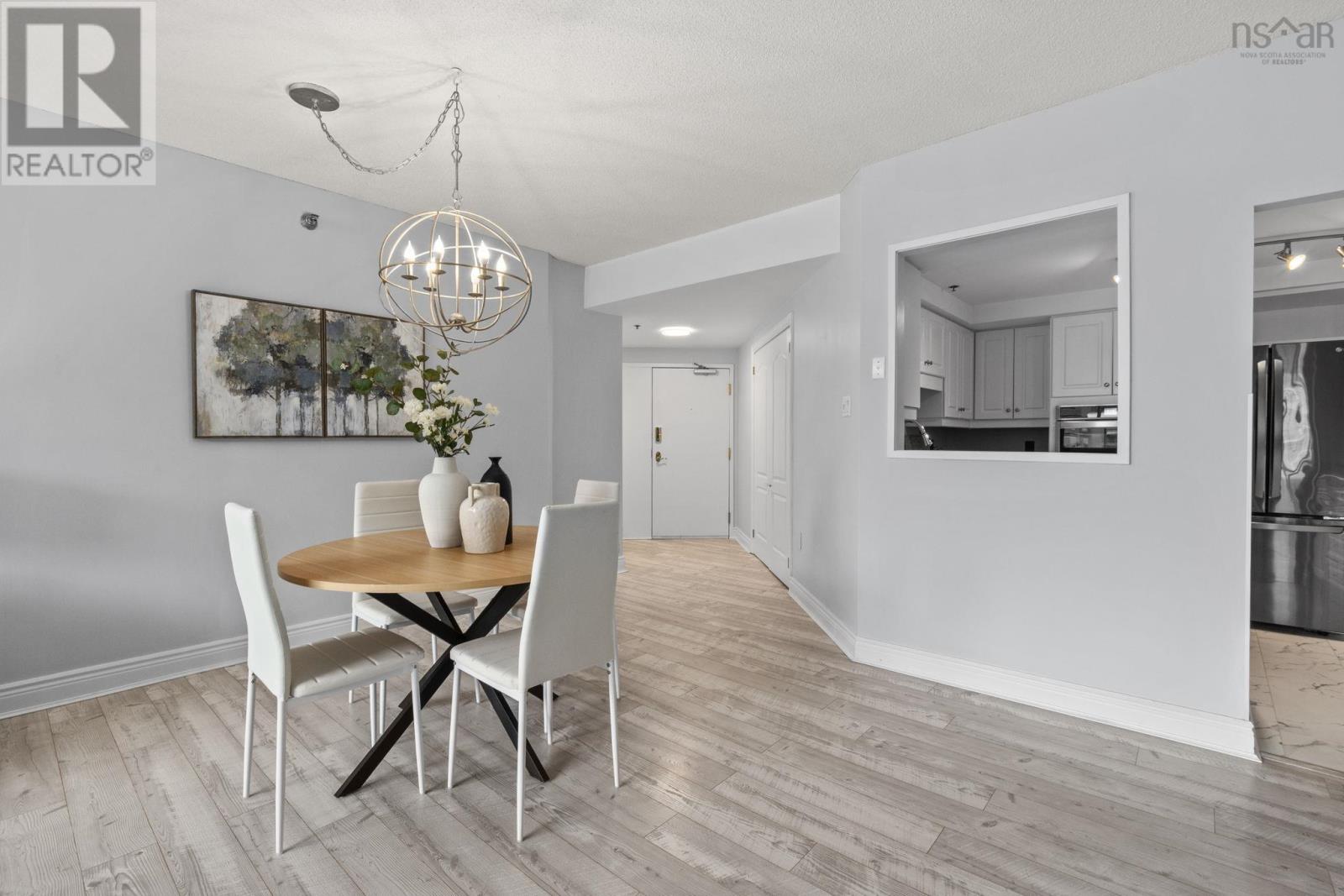 Property 11 of 50 of 702 1465 Brenton Street