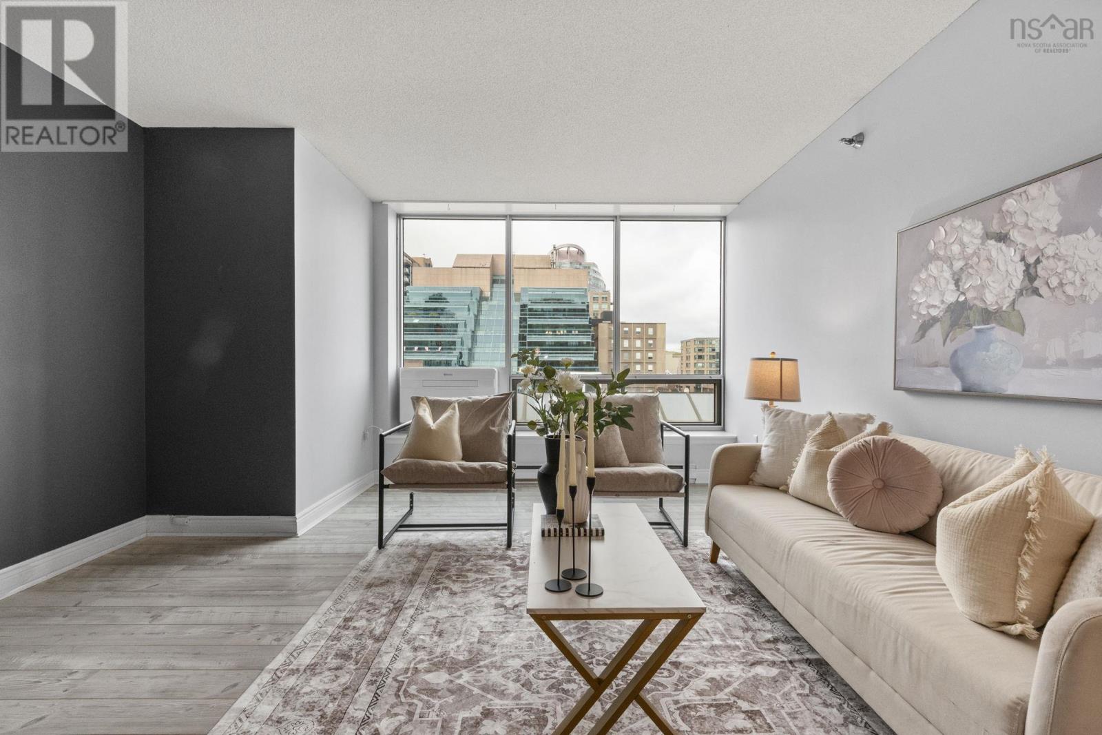 Property 15 of 50 of 702 1465 Brenton Street