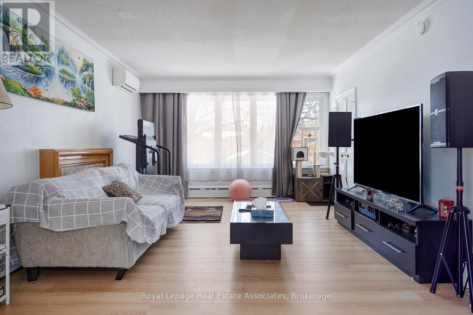 3-BR UPPER - 69 OLDHAM ROAD - Photo 4 of 14, Toronto (Princess-Rosethorn), Ontario