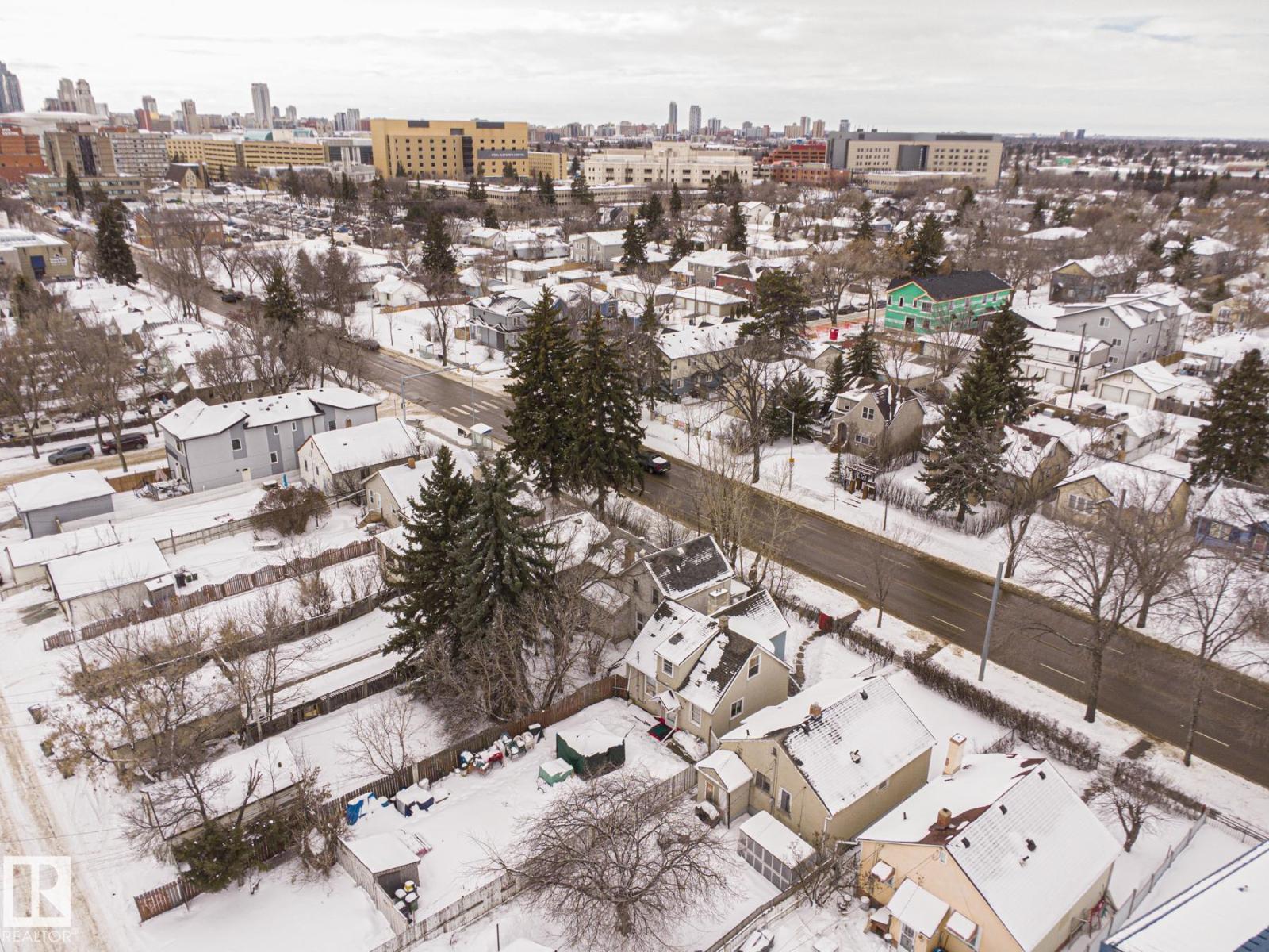 11321 101 ST NW - 8