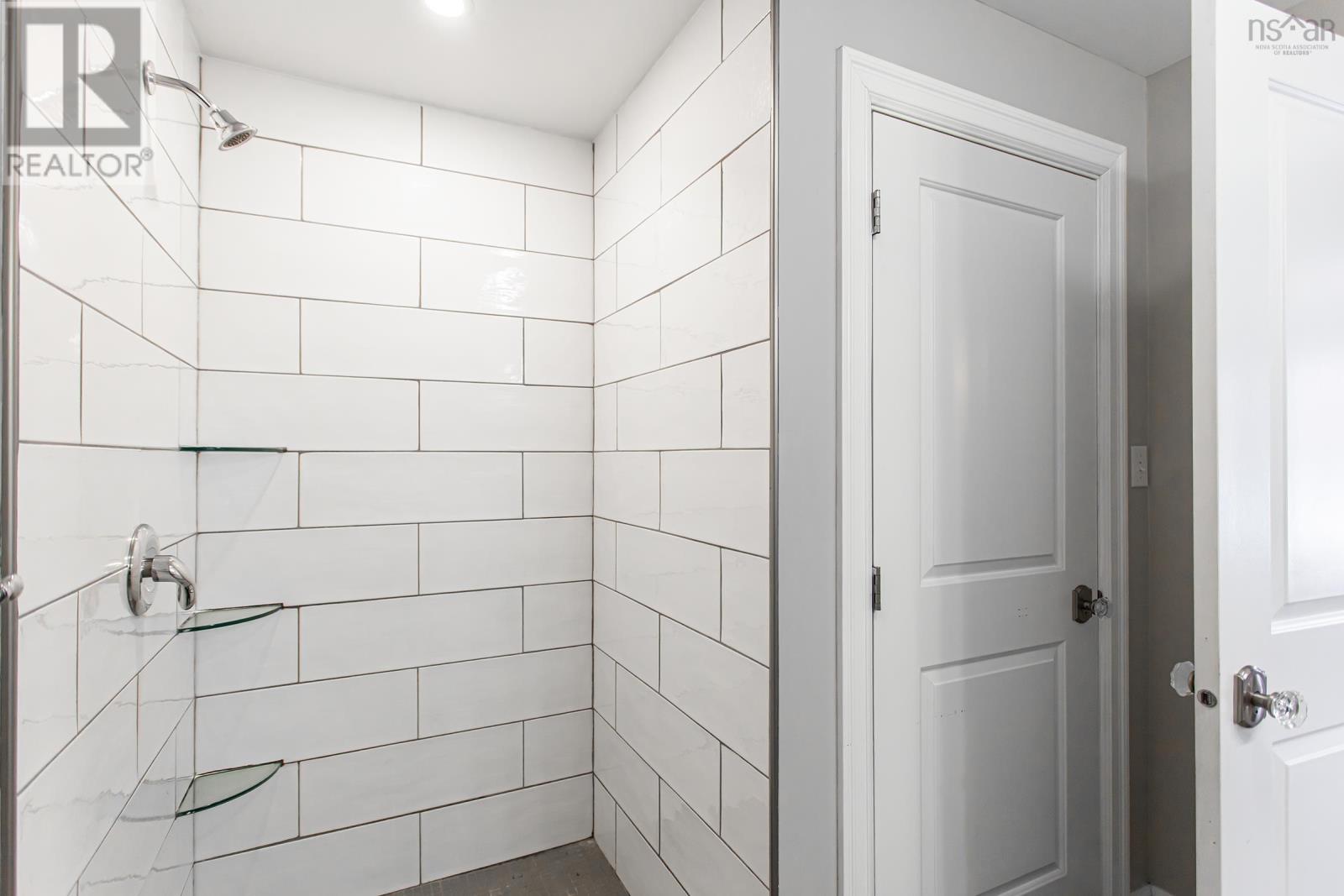 Property 14 of 19 of 25 Gates Avenue