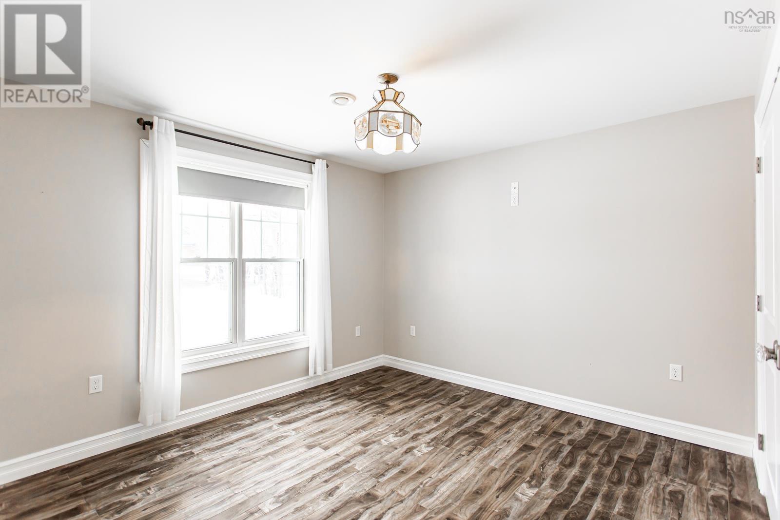 Property 18 of 19 of 25 Gates Avenue