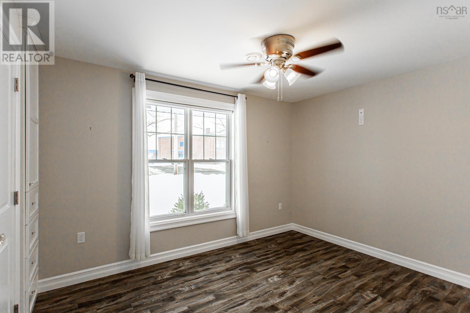 Property 19 of 19 of 25 Gates Avenue