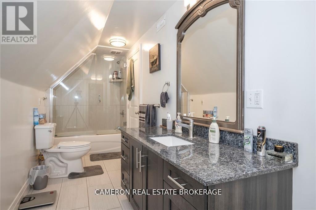 120B Sydney - 4pc bathroom