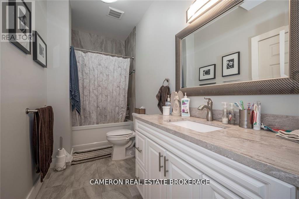 122 Sydney - Beautiful 4pc bathroom