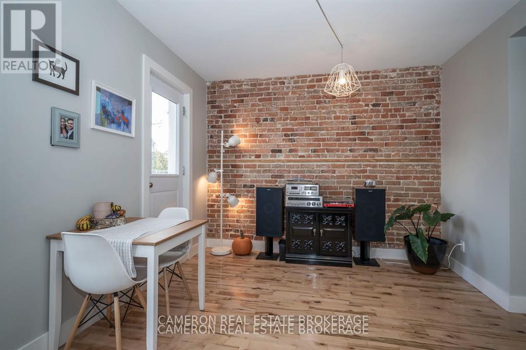 122A Sydney - Dining area (prior tenant photo)