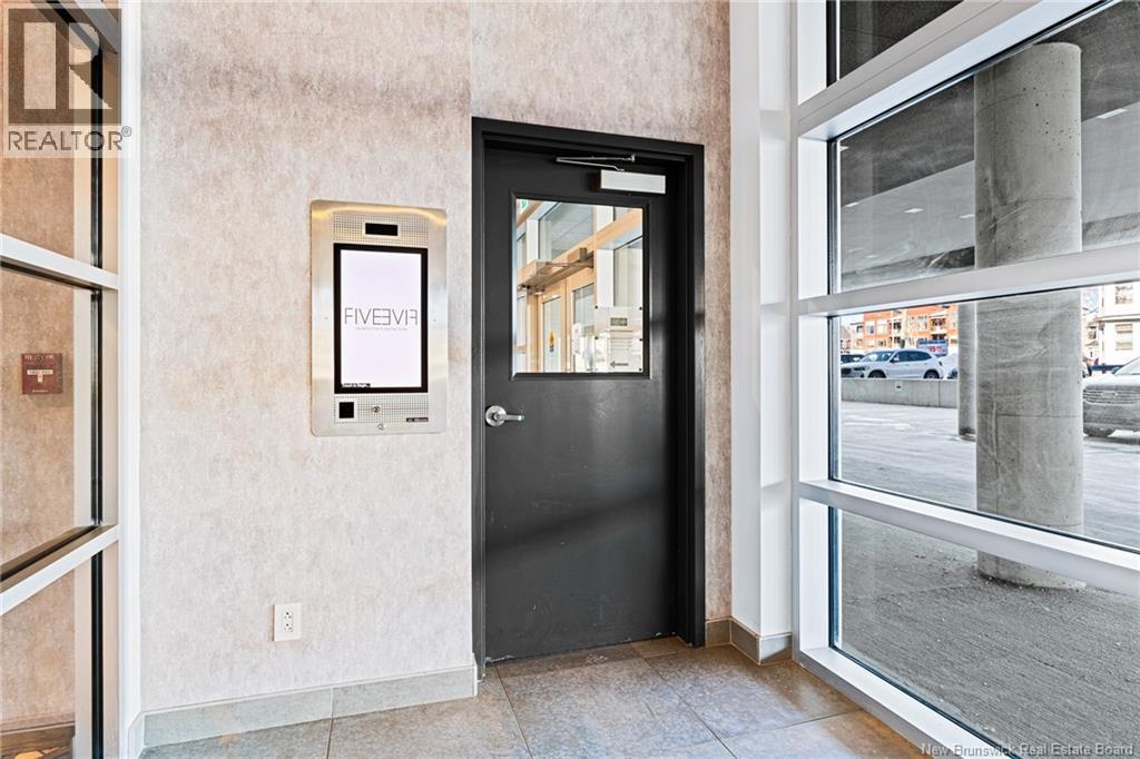 #702 55 Queen Street - 28