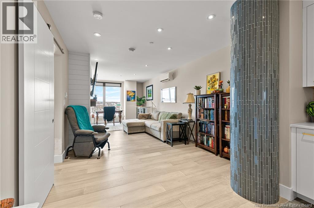 #702 55 Queen Street - 10