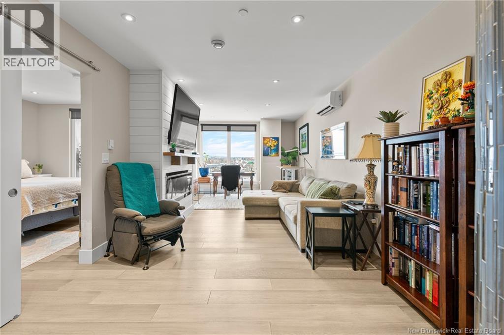 #702 55 Queen Street - 11