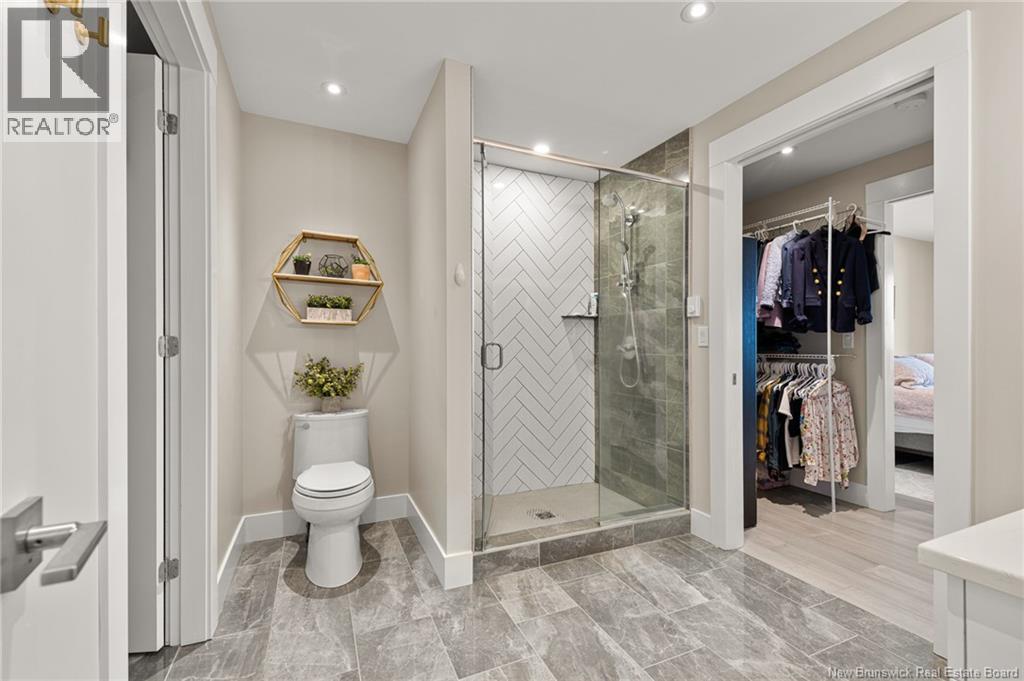 #702 55 Queen Street - 18
