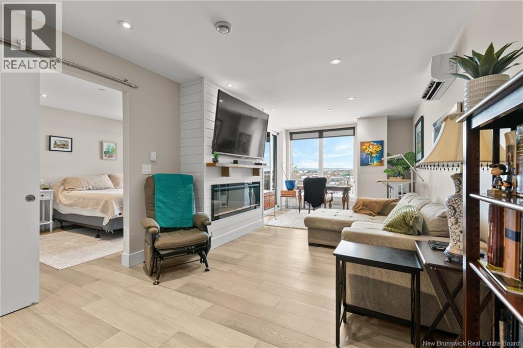#702 55 Queen Street - 12