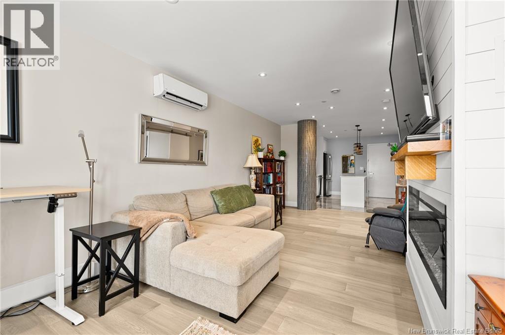 #702 55 Queen Street - 16