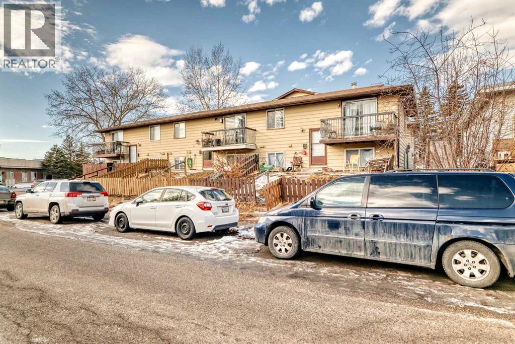 Single Family House Bi-level for Sale in F Pinehill Road NE Pineridge Calgary 