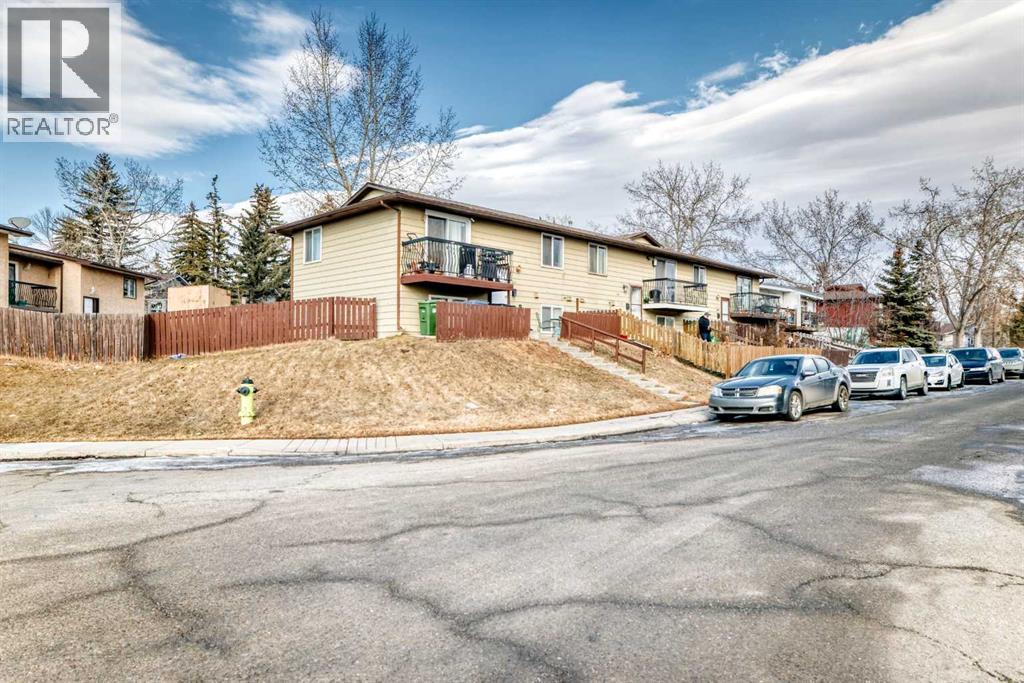 Single Family House Bi-level for Sale in F Pinehill Road NE Pineridge Calgary 