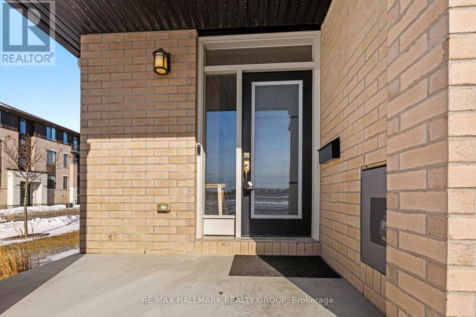 Covered front entry detail