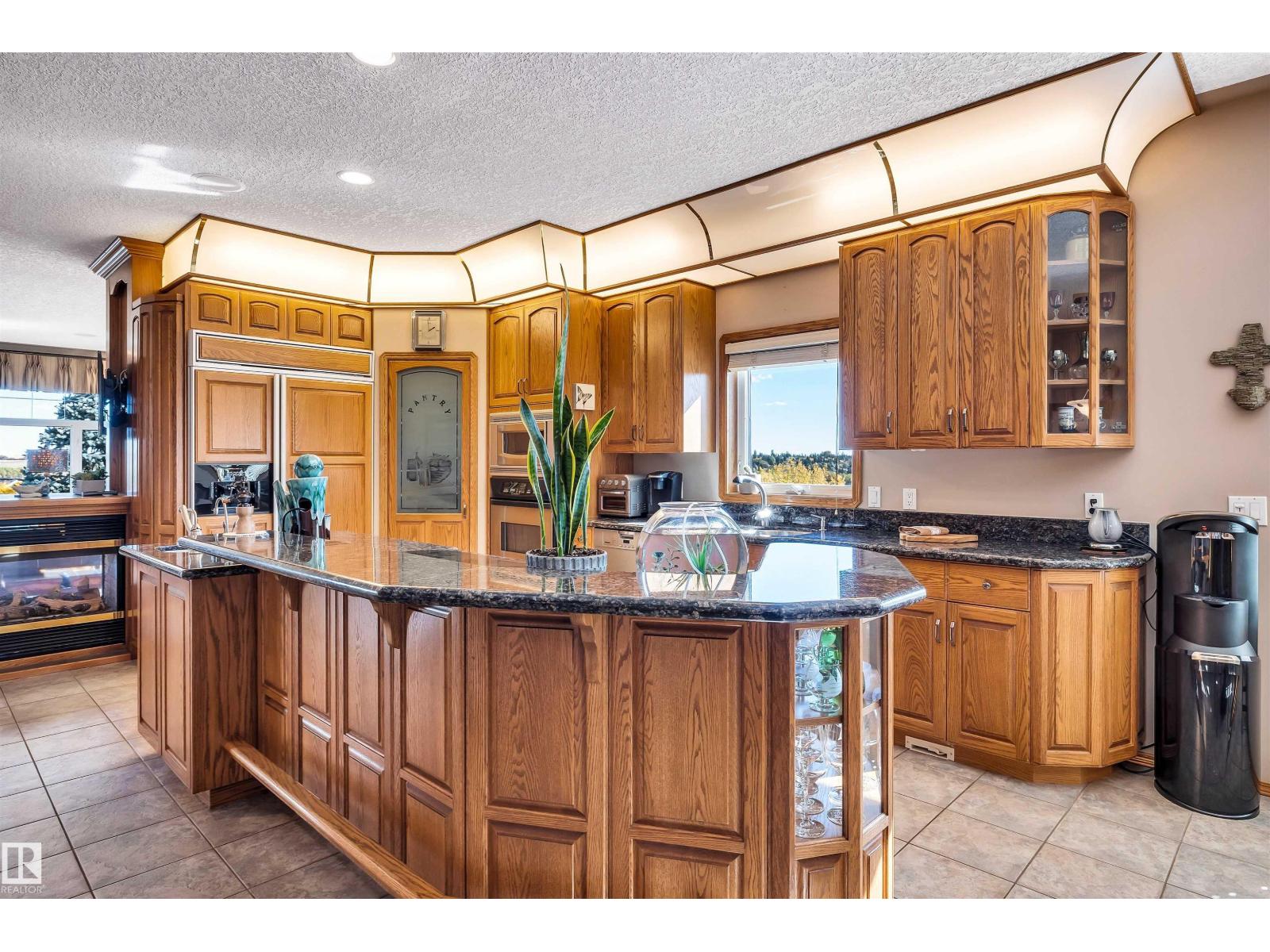 #11 65 OAKMONT DR, St. Albert