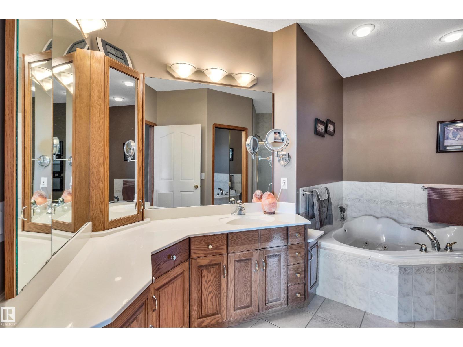 #11 65 OAKMONT DR, St. Albert