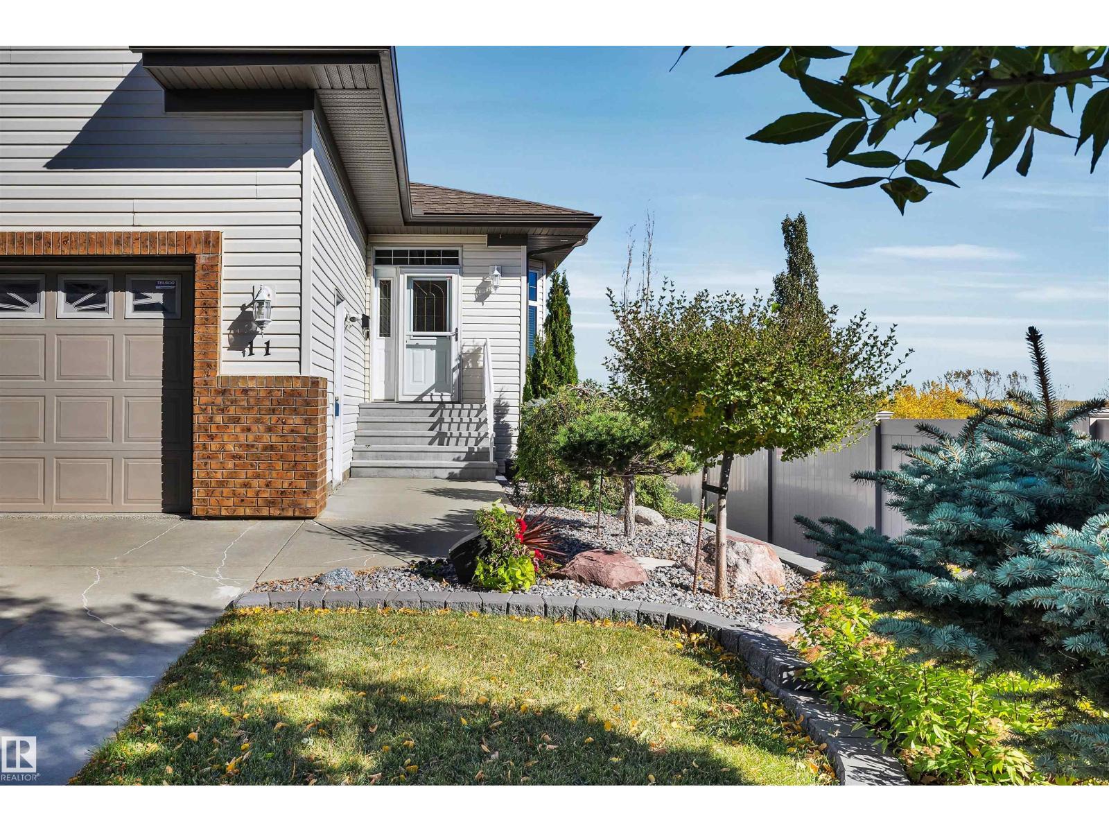 #11 65 OAKMONT DR, St. Albert